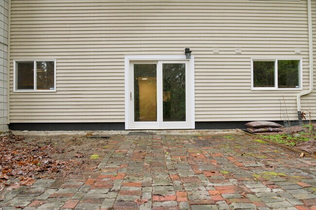 Building Photo - 809 S Summit Ave