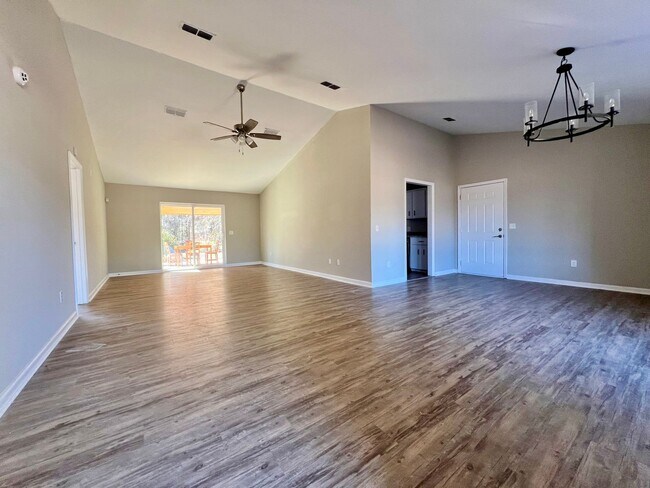 Building Photo - COMING MID-MAY 2026! (Pet Friendly)