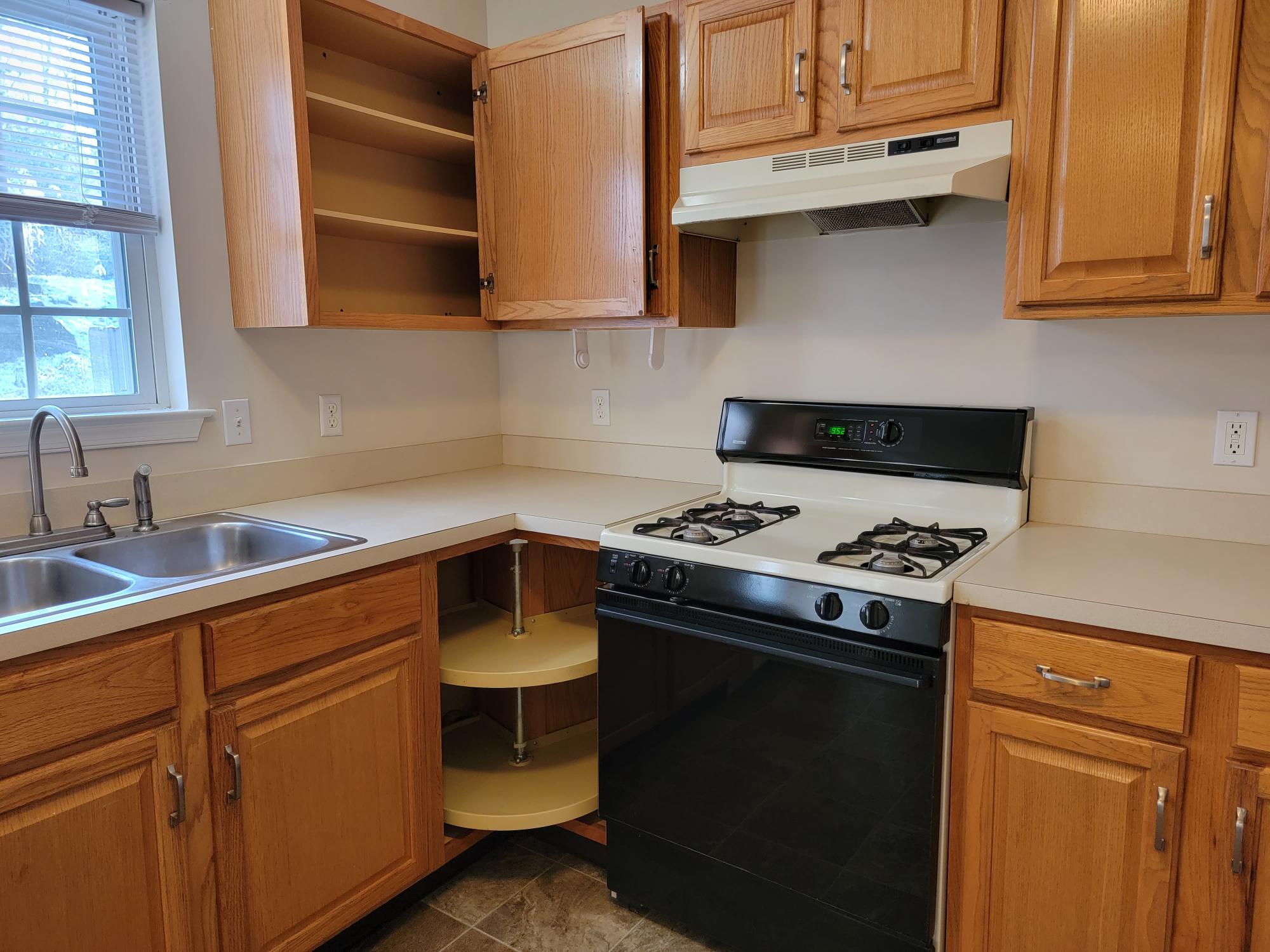 Building Photo - 673 Rockwood Dr