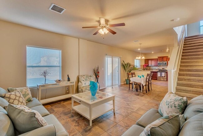 Building Photo - Lovely 4 bedroom, 2.5  in West Side El Paso!!