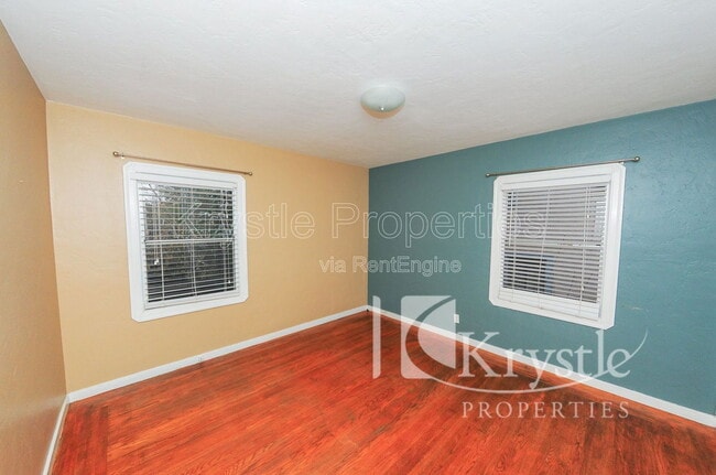 Building Photo - 8 Fairview Ave