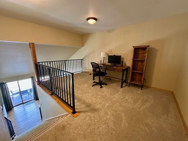 Building Photo - 4BD Duplex - Premium Location, Lots of Space, Nice Finishes