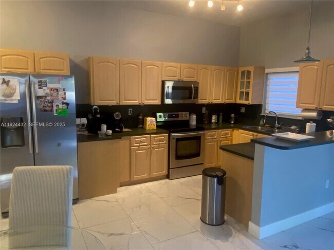 Building Photo - 14046 S Cypress Cove Cir