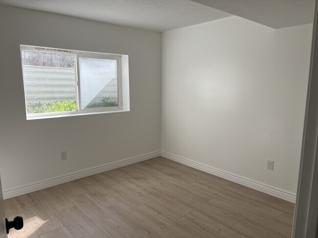 Building Photo - 262 1660 W