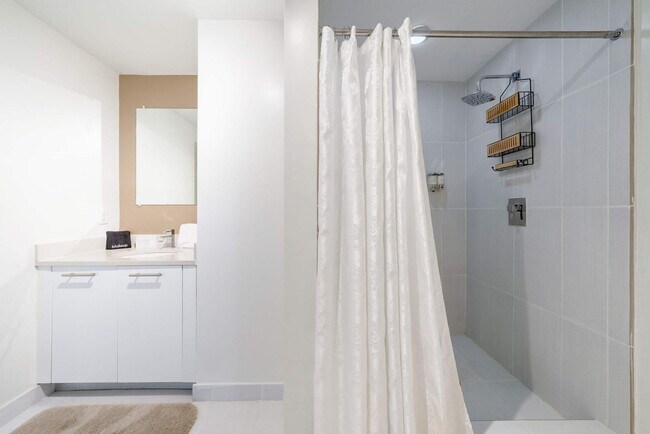 Building Photo - 3250 NE 1st Ave