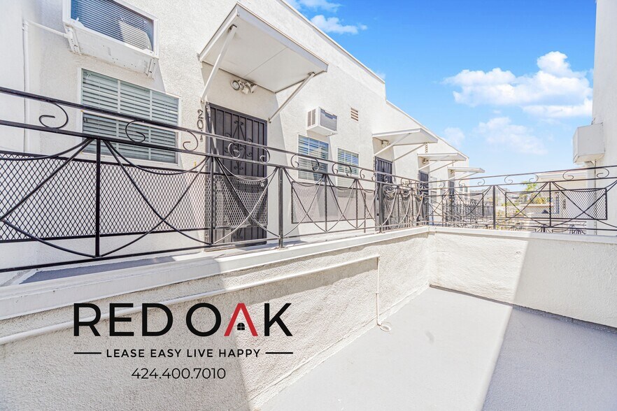 Building Photo - 1032-1036 S Normandie Ave-1032-104