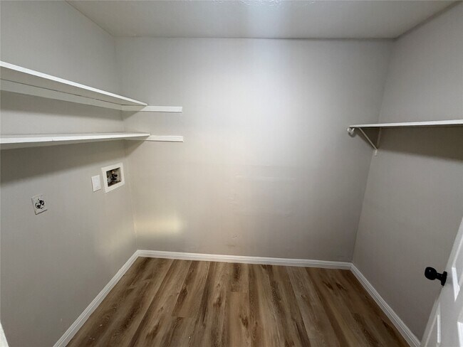 Building Photo - 8707 Sherrywood Dr