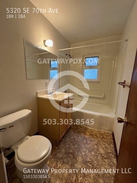 Building Photo - 5320 SE 70th Ave