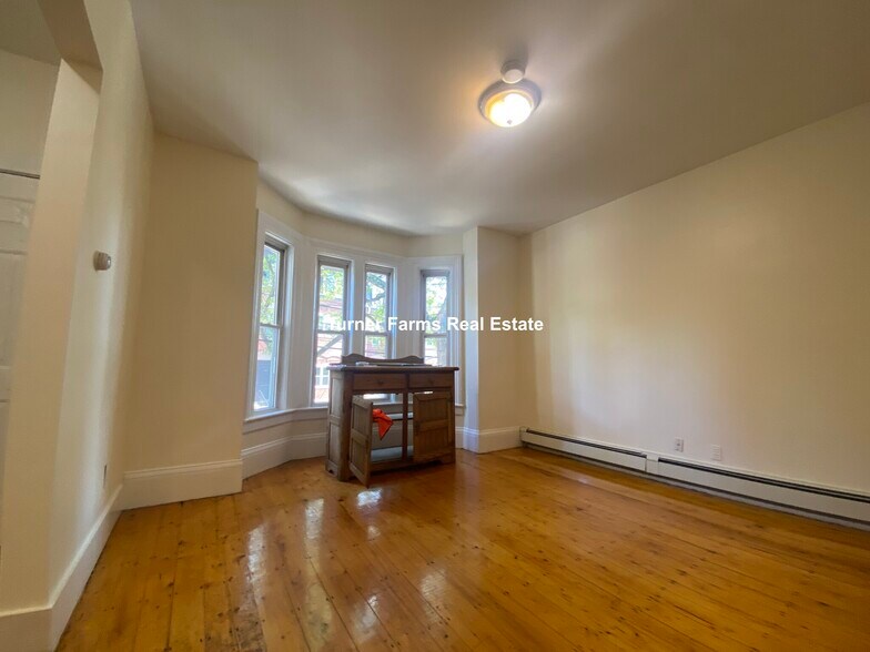 Building Photo - 42 Florence St