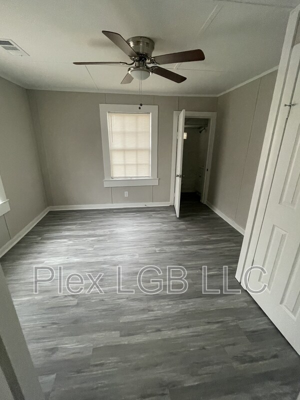 Building Photo - 212 Cato St