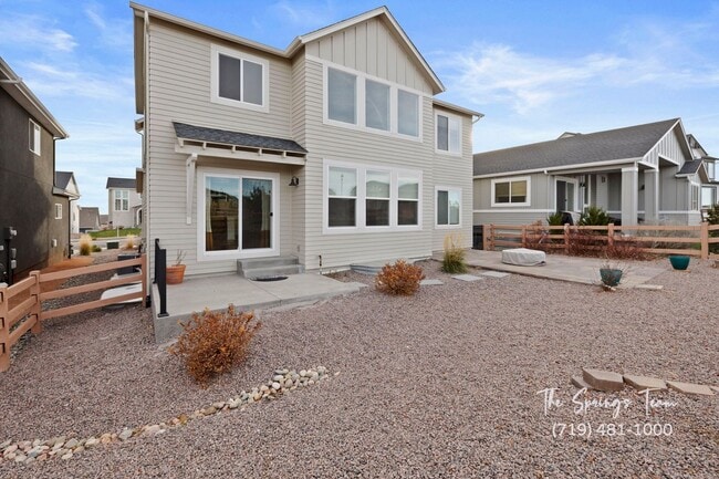 Building Photo - Luxury 5-Bedroom Home in the Award-Winning...