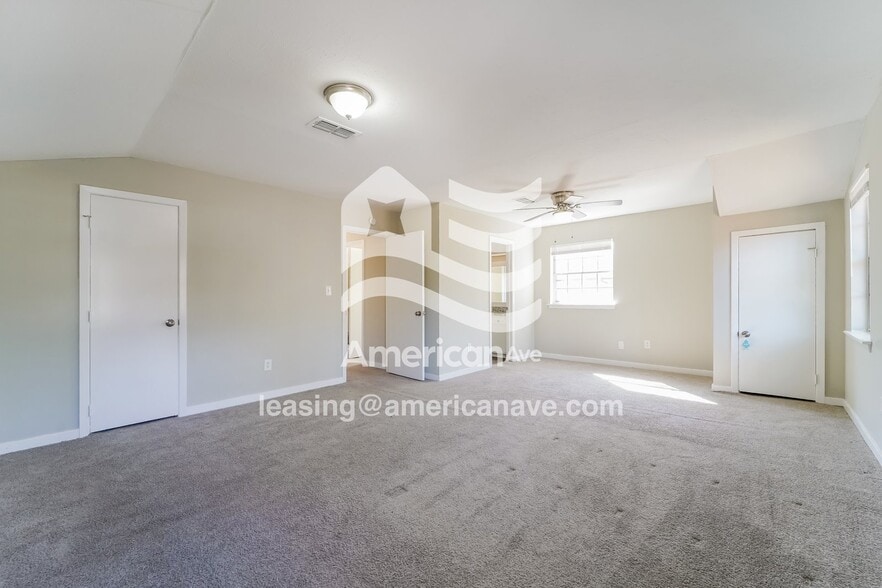 Building Photo - 1217 Foxhill Dr