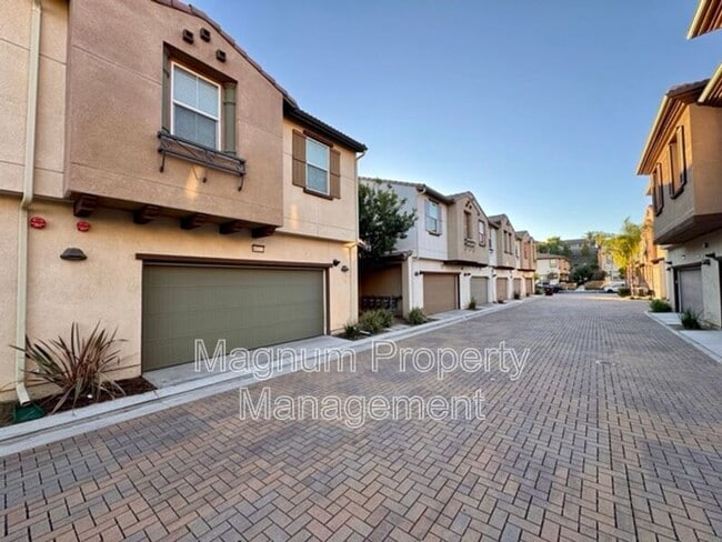 Building Photo - 40372 Calle Real