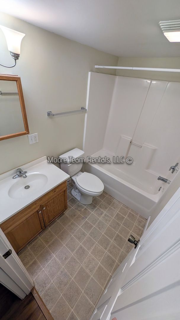 Building Photo - 522 3rd Ave W