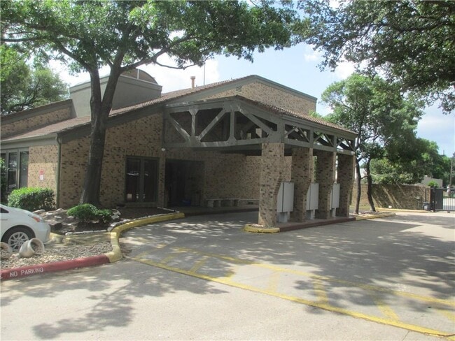 Building Photo - 8888 Tallwood Dr