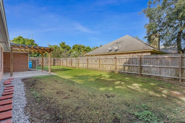 Building Photo - Beautifully Updated Home in Navarre!