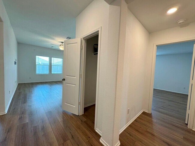Building Photo - 208 Magione St