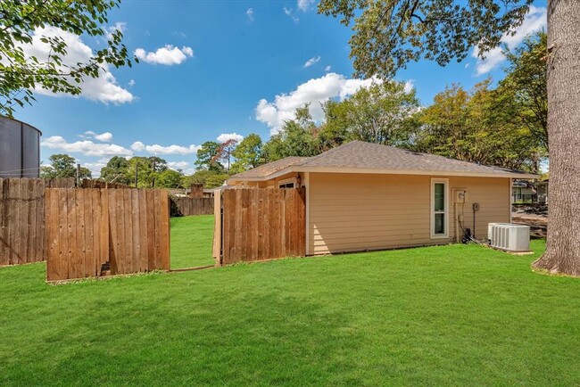 Building Photo - 3559 Balboa Cir