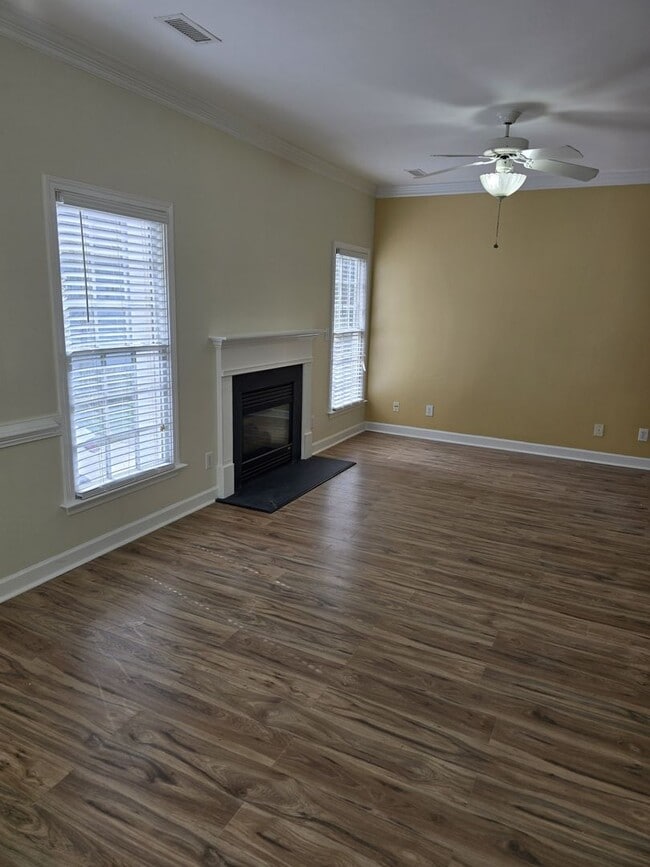 Building Photo - Residential Home Located in Vermillion with 3BR/2.5BA