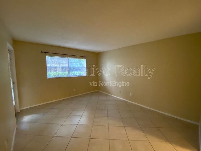 Building Photo - 623 E San Sebastian Ct