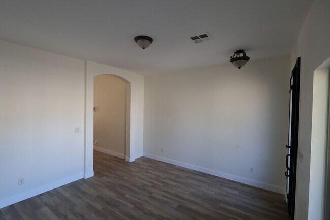 Building Photo - Remodeled 4 Bed 2 Bath Home.