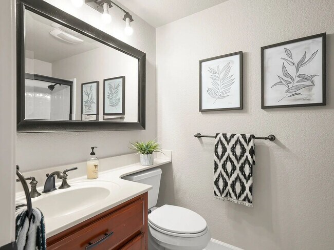 Building Photo - Luxury, comfort, and breathtaking surroundings in Stunning Clayton home!