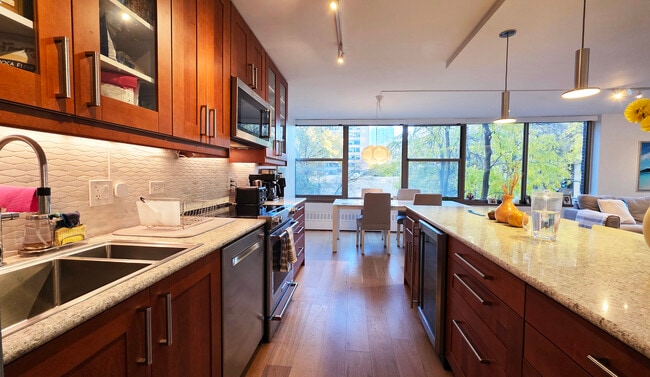 Building Photo - 360 W Wellington Ave