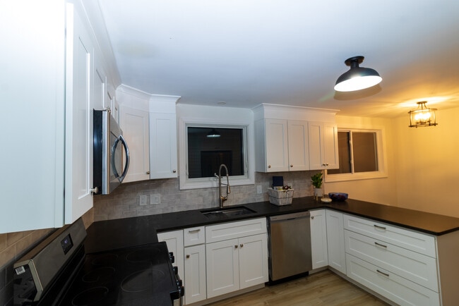 Building Photo - 149 Lakeside Blvd E