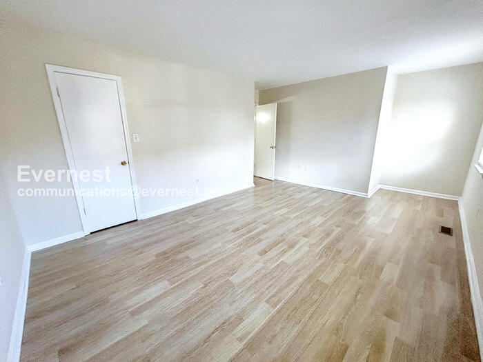 Building Photo - 1246 Thomas Jefferson Pl