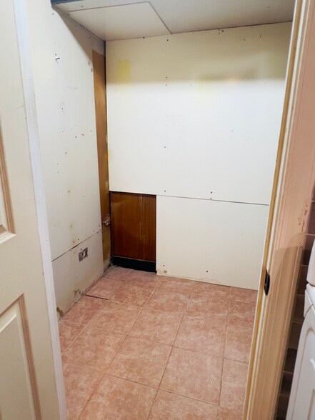 Building Photo - 325 Hampden Rd