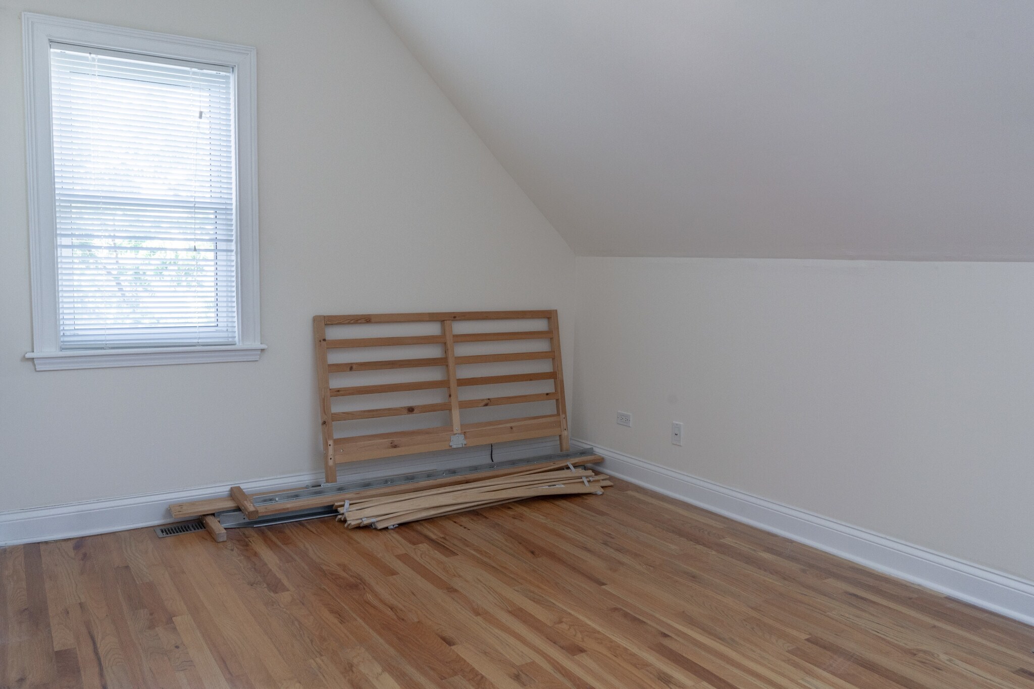Building Photo - 1720 W Beach Ave