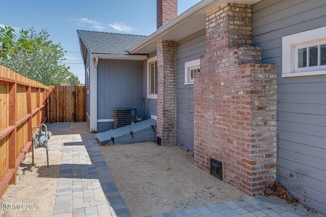 Building Photo - 775 Aitken St