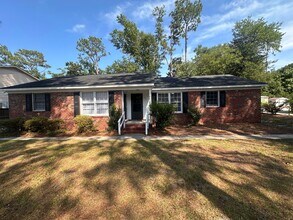 Building Photo - 801 Montclair Dr