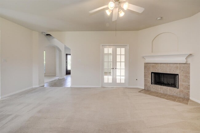 Building Photo - 9115 Memorial Valley Dr