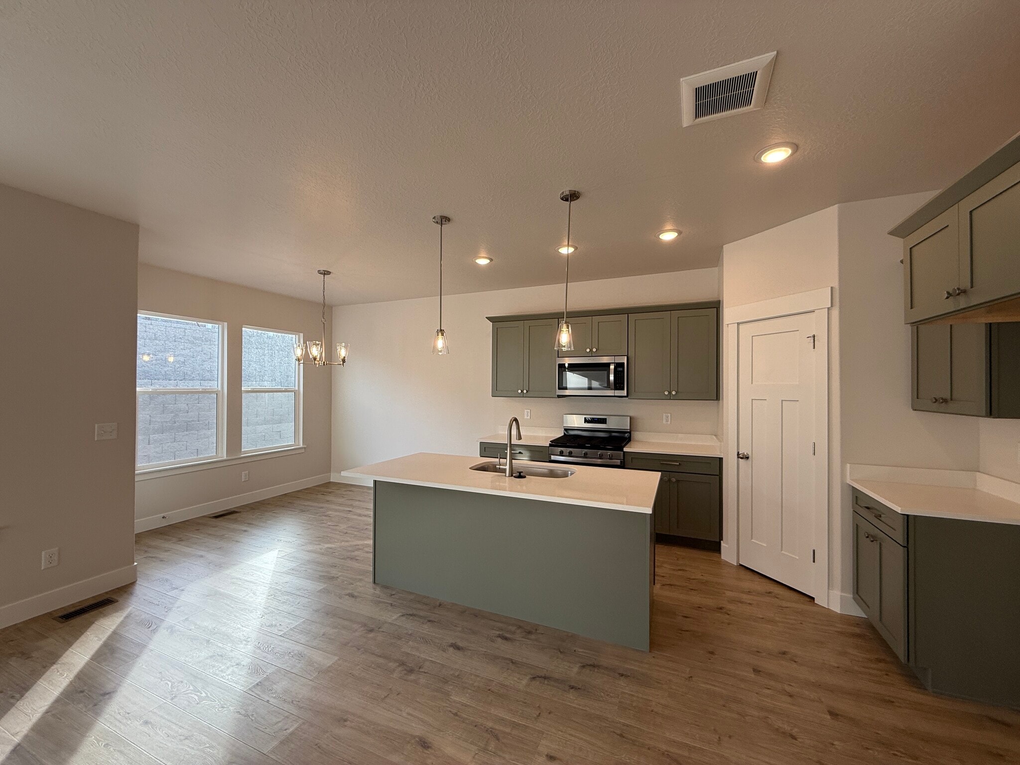 Building Photo - 4805 S Heartwood Rd