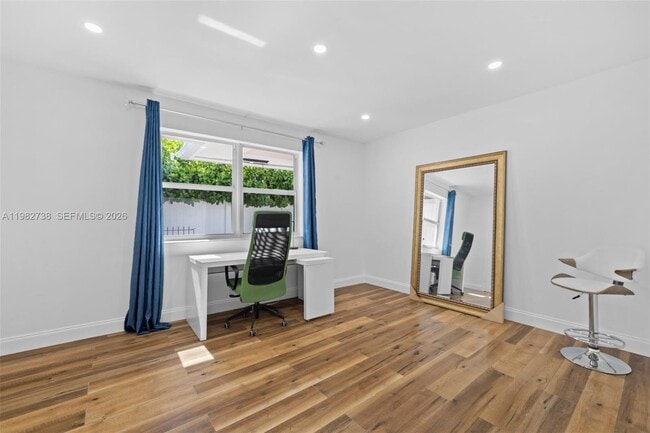 Building Photo - 2816 NE 35th St