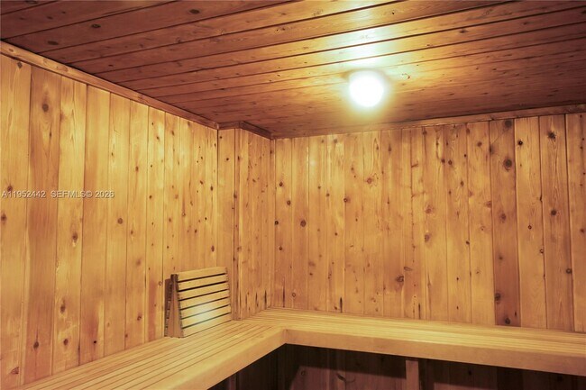 Building Photo - 100 Bayview Dr