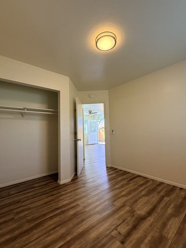 Building Photo - PM16-00412K: 4th