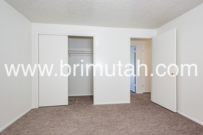 Building Photo - 646 E 5640 S