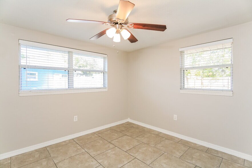 Building Photo - 10426 Syringa Ct