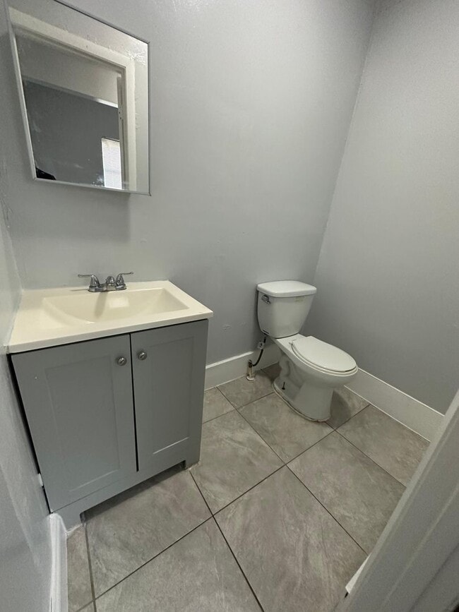 Building Photo - Fully Renovated 2/1 Single Family Ready to Move In!!!