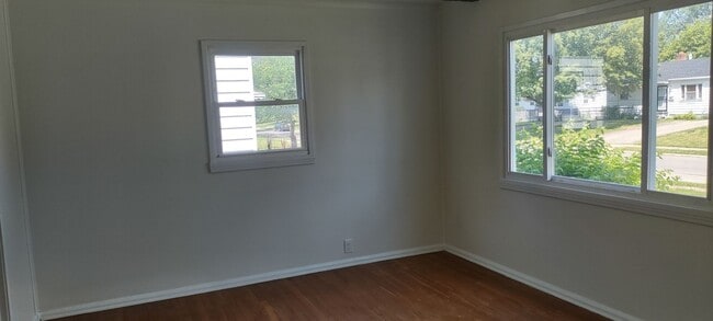 Building Photo - Charming Mid-Century Ranch in North Linden!