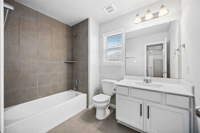 Building Photo - 5914 Prince Pl Dr