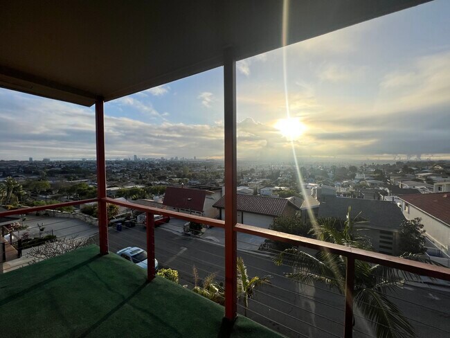 Primary Photo - 2052 N Terrace Dr