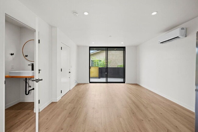 Building Photo - 2664 L St