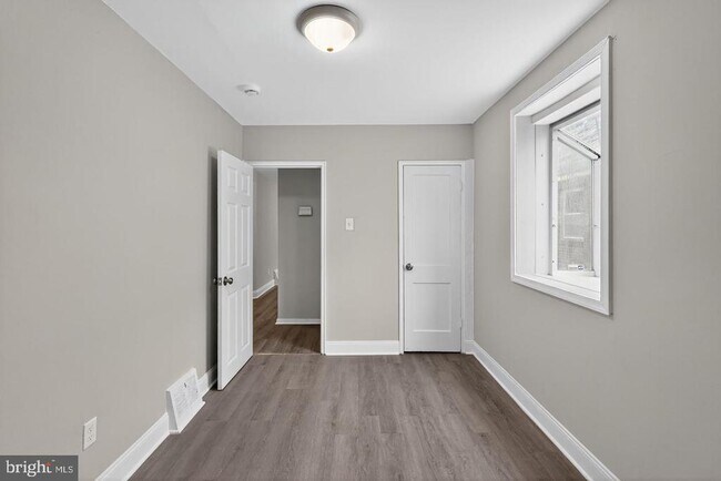 Building Photo - 1001 Burnside Rd