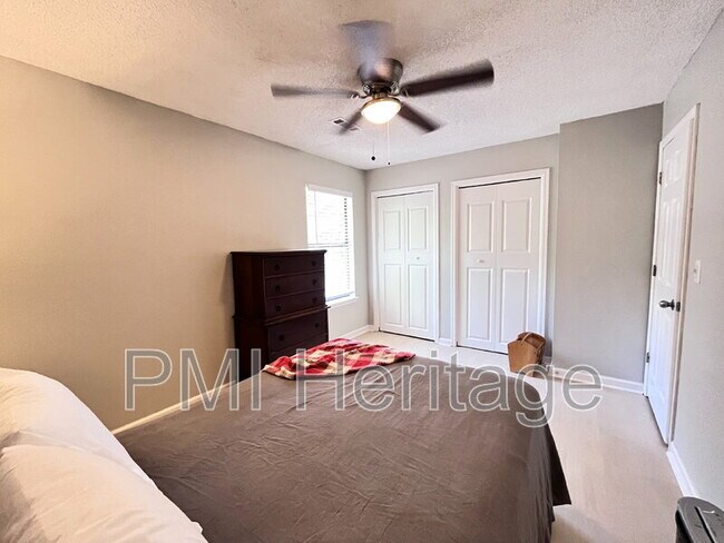 Building Photo - 1373 E Sequoyah Ct