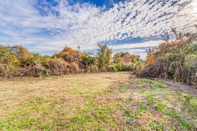 Building Photo - 1865 Ferber Ave