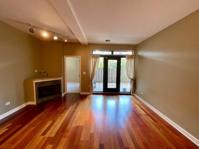 Building Photo - 2 bedroom in CHICAGO IL 60647