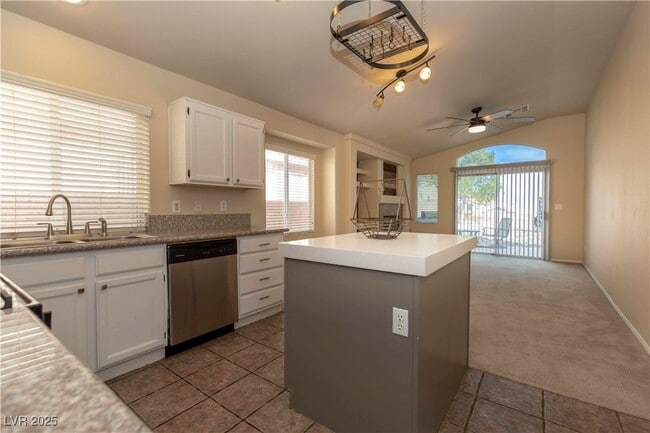 Building Photo - 304 Silver Castle St